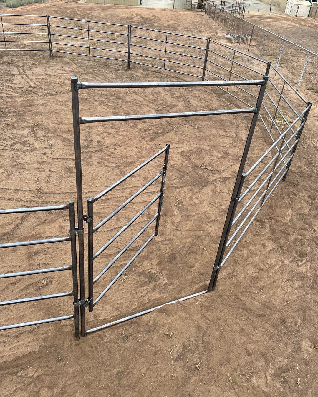 horse round pen gate